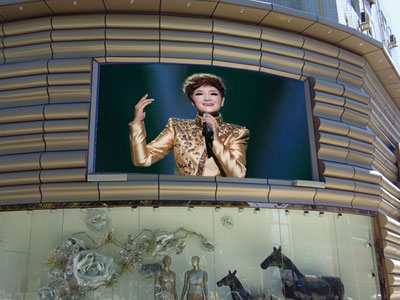LED顯示屏以其獨特創(chuàng)意 成戶外廣告新寵